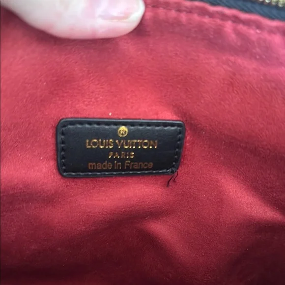 Black Crossbody Bag with Gold Chain + wallet - Picture 7 of 10